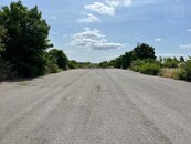 Pronájem pozemku pro komerční využití cca 1000 m2, cena 20000 CZK / objekt / měsíc, nabízí 