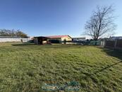 Pronájem pozemku 600-1000m2 se samostatným vjezdem Znojmo, ul. Dobšická 3727/3, cena 25 CZK / m2 / měsíc, nabízí 