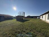 Pronájem pozemku 600-1000m2 se samostatným vjezdem Znojmo, ul. Dobšická 3727/3, cena 25 CZK / m2 / měsíc, nabízí 