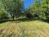 Prodej prostorné zahrady v obci Omice - 1271 m2, ovocné stromy, krásný výhled a naprostý klid, cena 1150000 CZK / objekt, nabízí